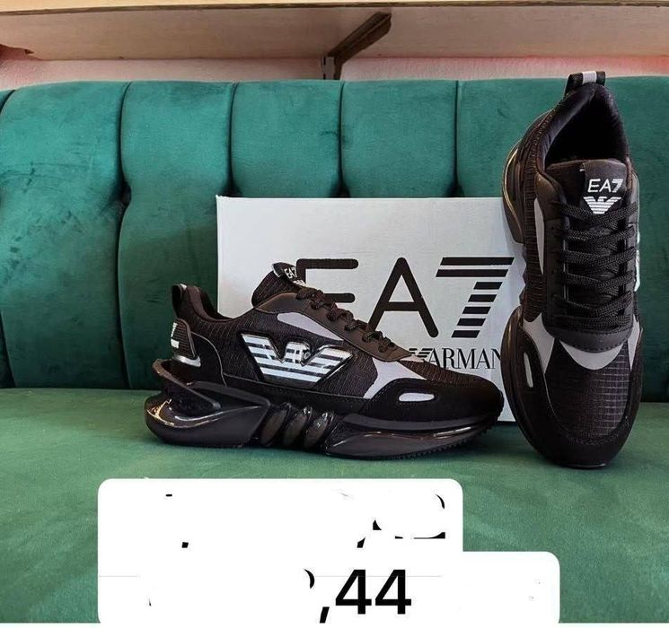 Adidași bărbați diferite modele