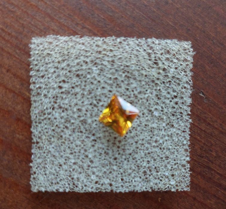 Гердани, гривни, полускъпоценни камъни минерали