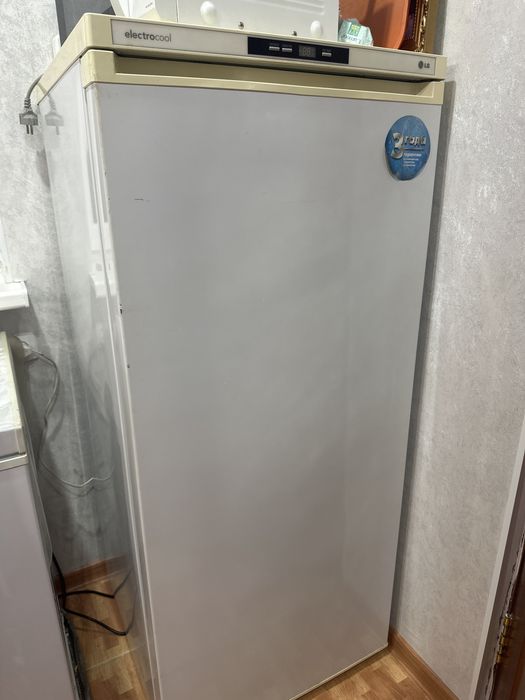 Продам морозильник LG