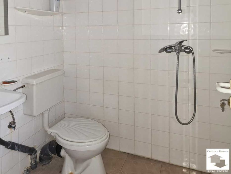 111344 Склад на две нива, с товарна рампа и магазин, в кв. Чолаковци