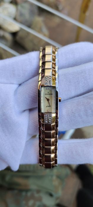 Продам часы женские красивые