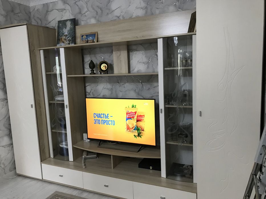 ПРОДАМ стенку в гостинную