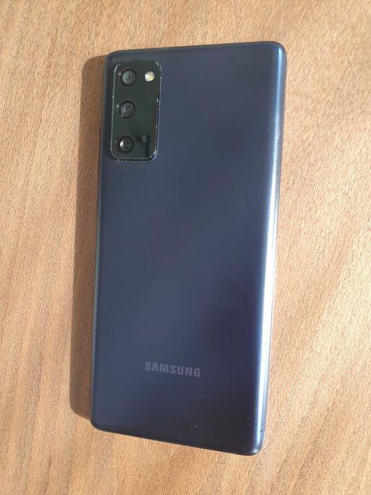 Samsung Galaxy S20 FE (перфектно състояние)