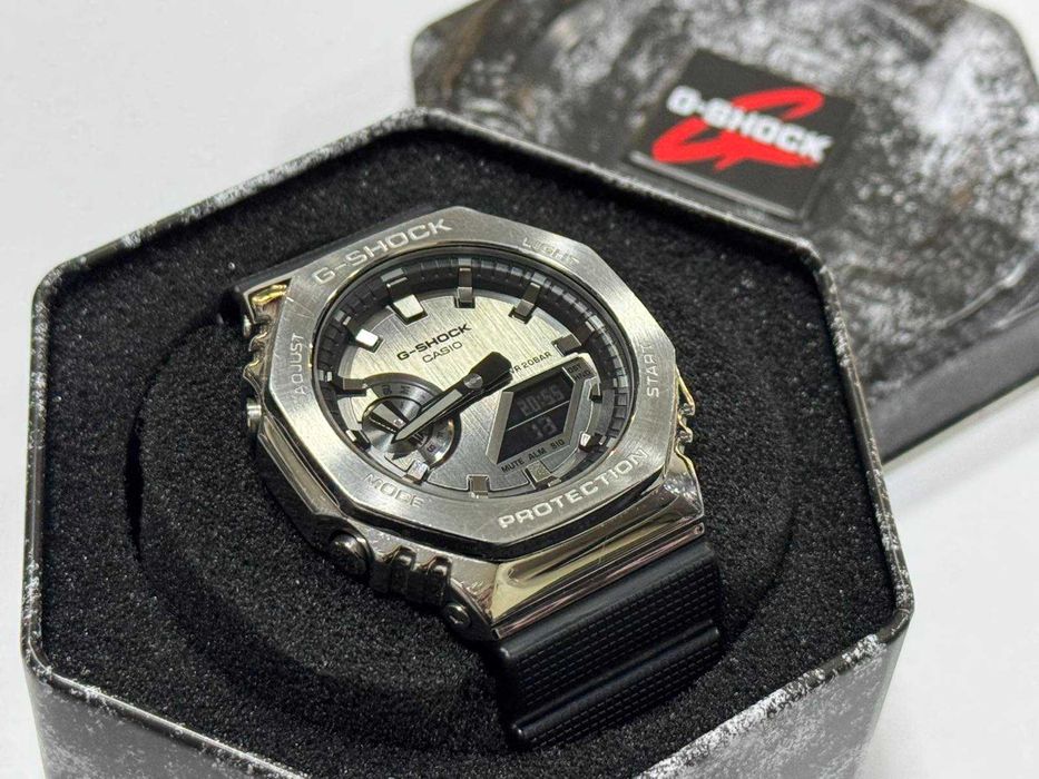 Часовник Casio G-Shock GM-2100-1AER
