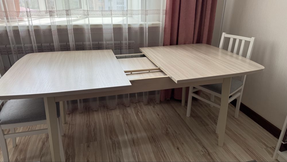 Стол для гостей