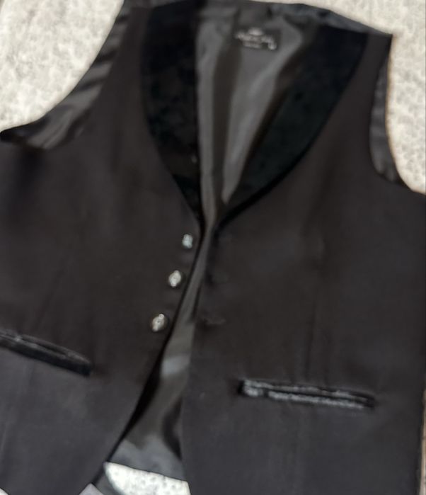 Veste petreceri  cu cravata si batista ,negru argintiu!100setul