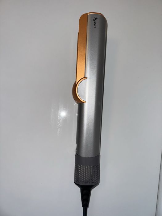 Продавам Преса за Коса Dyson Airstrait