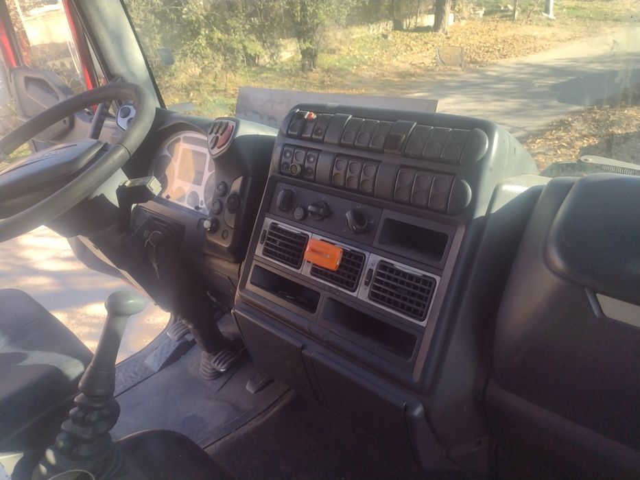 IVECO - 180E28 EUROCARGO 8 скорости камион тип фургон