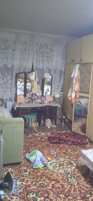 Срочно продам1ком квартиру в 1 микрорайоне Чирчик