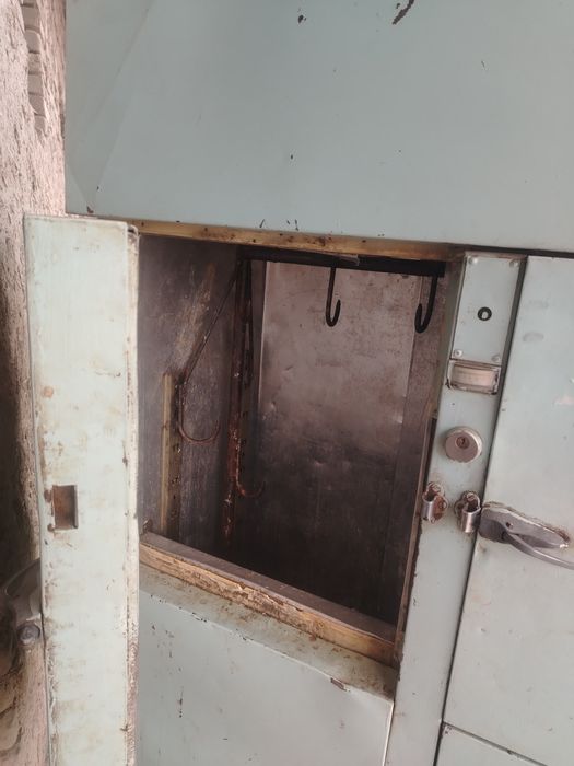 Xaladelnik sotiladi xolati yaxshi