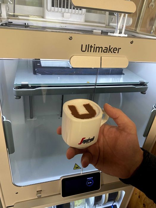 Imprimantă 3D Ultimaker S5 + Air Manager