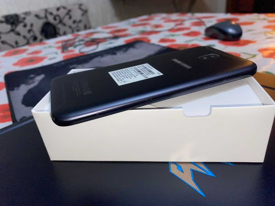 Смартфон Samsung Galaxy J7 (2017)