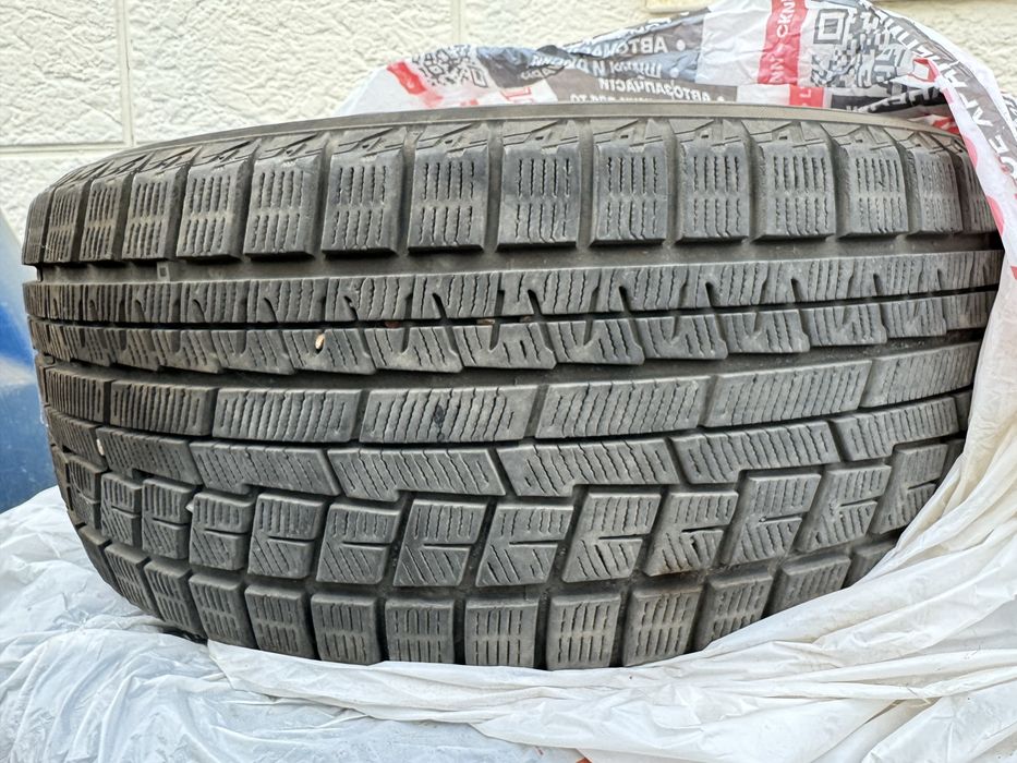 Продам зимние шины Yokohama