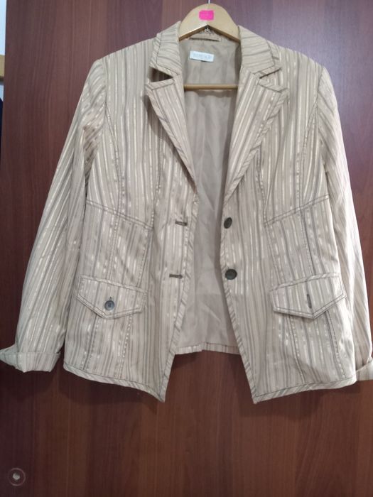 Продам красивый пиджак