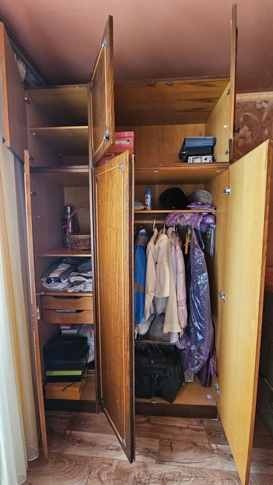 Продаю стенку и шкаф