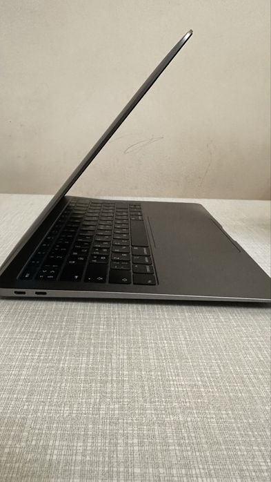Core i5 2018 Macbook Air 8/256гб аккум-2-3 soat