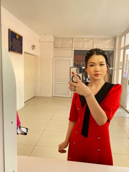 Платья красная