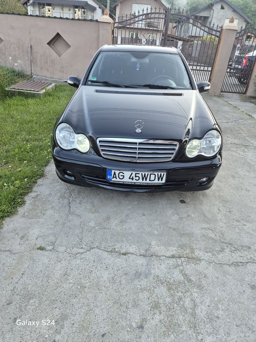 Mercedes c180 benzină CUTIE AUTOMATĂ  2950 euro