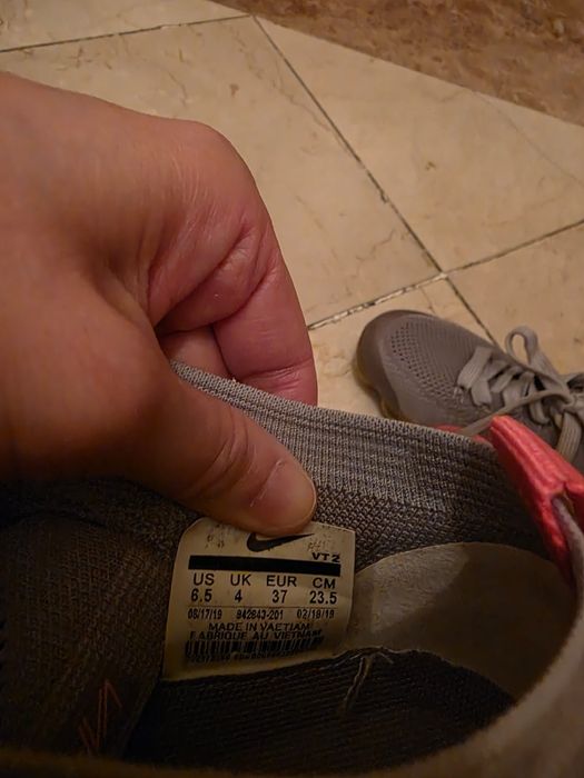 Продаю  кроссовки