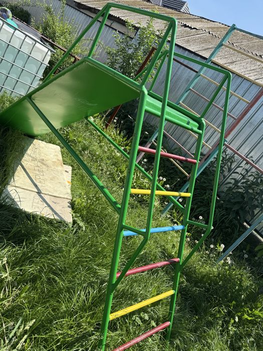 Продам горку детскую