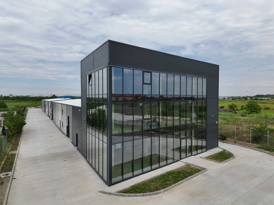 Inchiriez Showroom si Hale depozitare + birouri