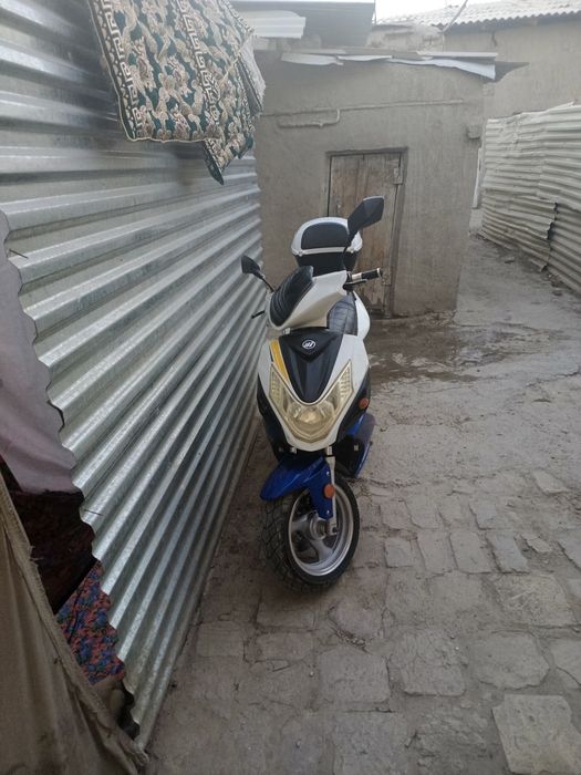 Skuter tez sotiladi srochniga pul kerak