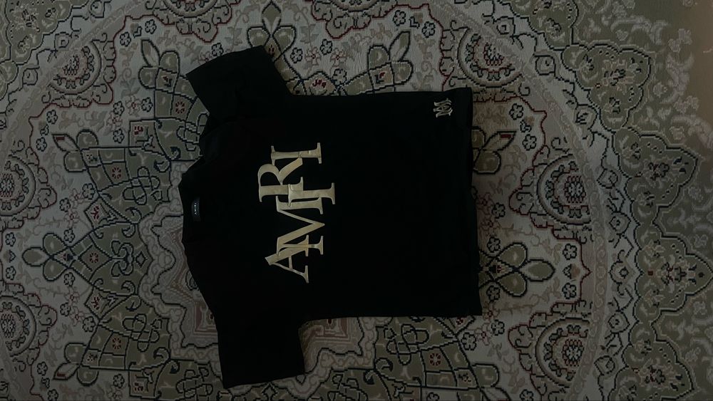Продаю футболку Amiri