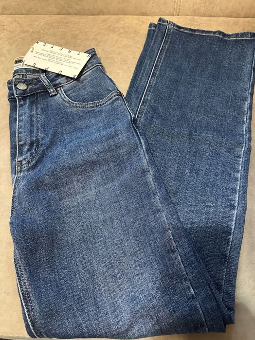 Дънки в размер с, нови/17€ бр