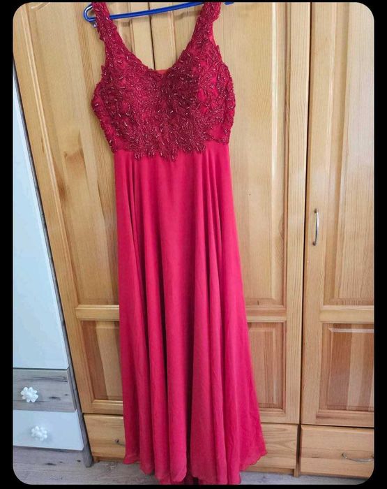 Продавам елегантна рокля