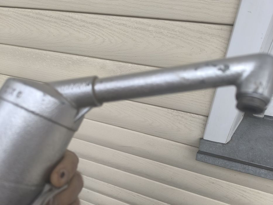 Ручной насос для жидкости.