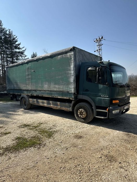 Продавам Мерцедес 1228