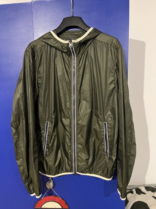 Ветровка на Celio,размер L,състояние 10/10,цвят тъмнозелен