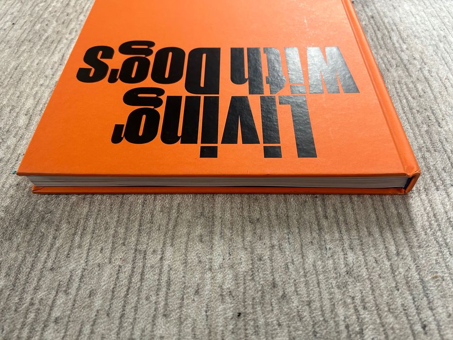 Книга за любители на кучета - Living With Dogs (24.43 x 31.12 cm)