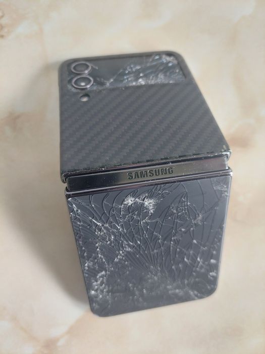 Vând Samsung Galaxy Flip (spart, pentru piese sau reparat) /poze reale