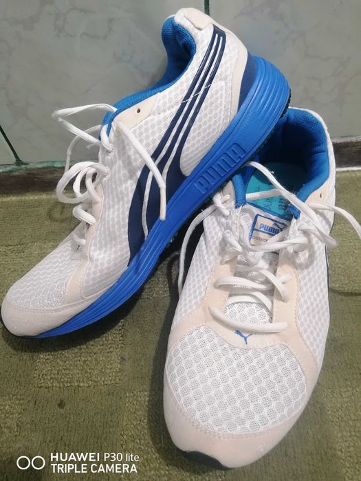 Adidași mărimea 42