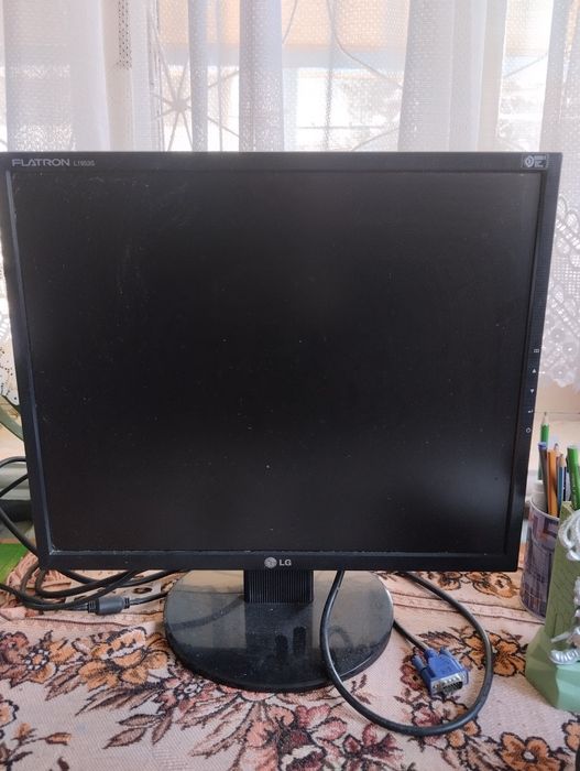 Монитор продам 19 дюим