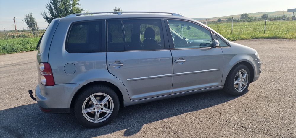 VOLKSWAGEN Touran 2009 — imagine 4