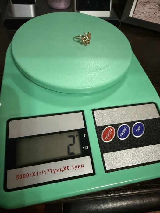 Продам золотое кольцо 585 ,16 размер ,2 гр