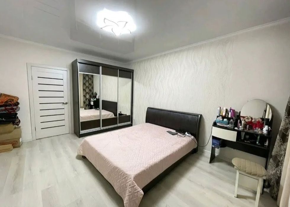Продается 2 х ком кв Абылайхана 1г