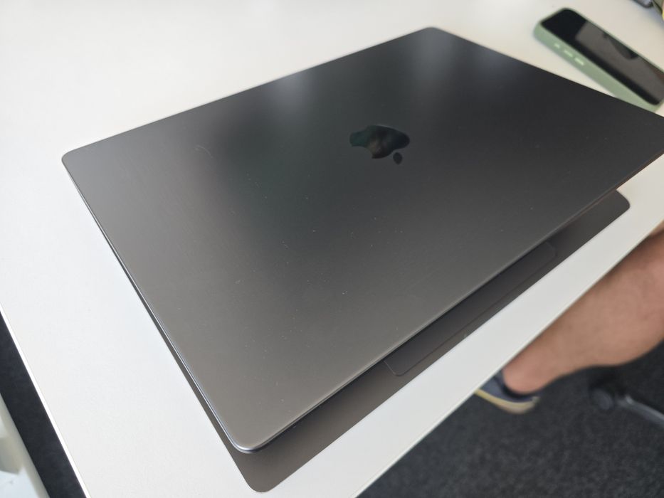 Apple MacBook Pro 16" M3 Pro 18GB RAM 512GB SSD, Space Black