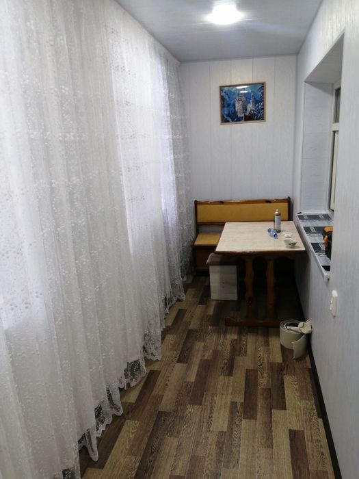 Продаётся 2 комнатная квартира с ремонтом.