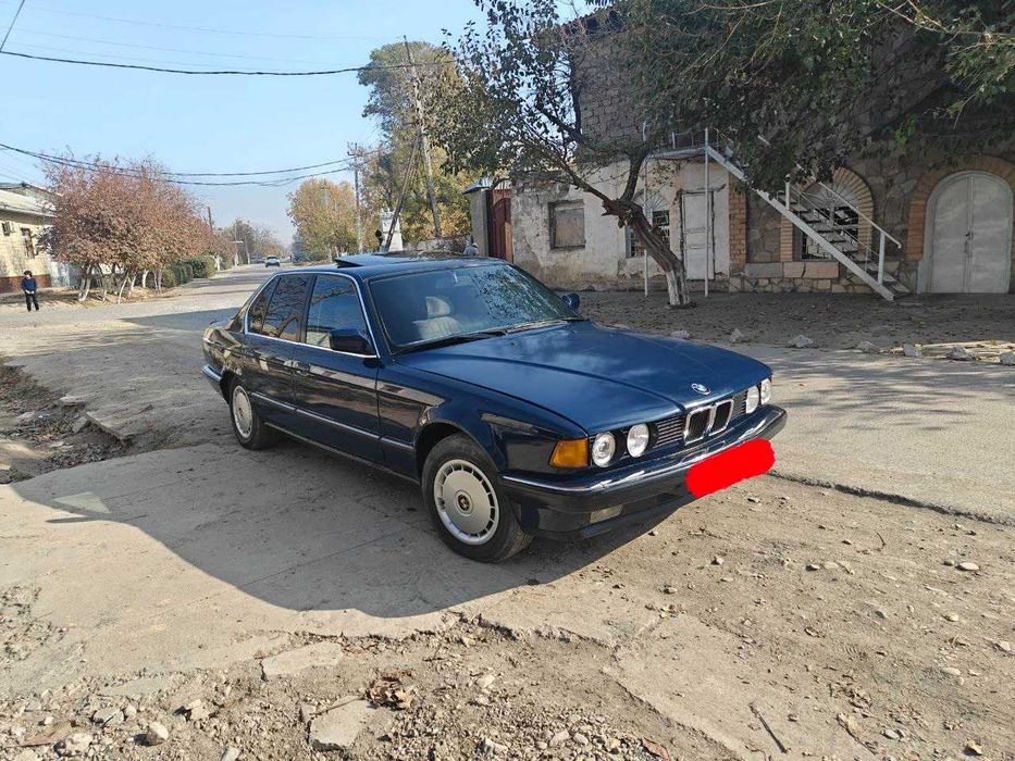 B M W      E 32  kuzov