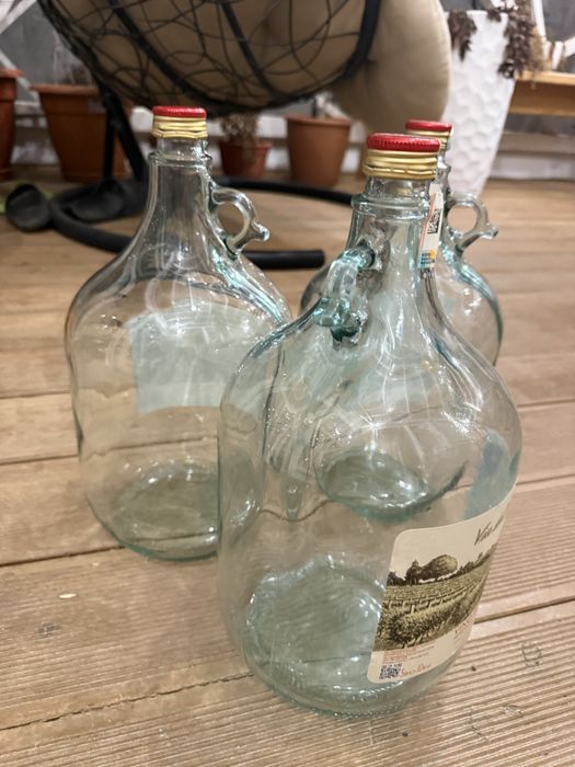 Продам бутылки 5 л