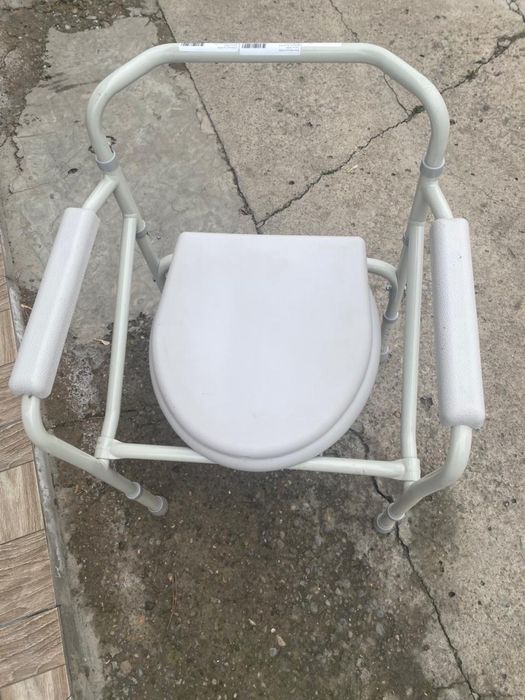 кресло стул с санитарным оснощением