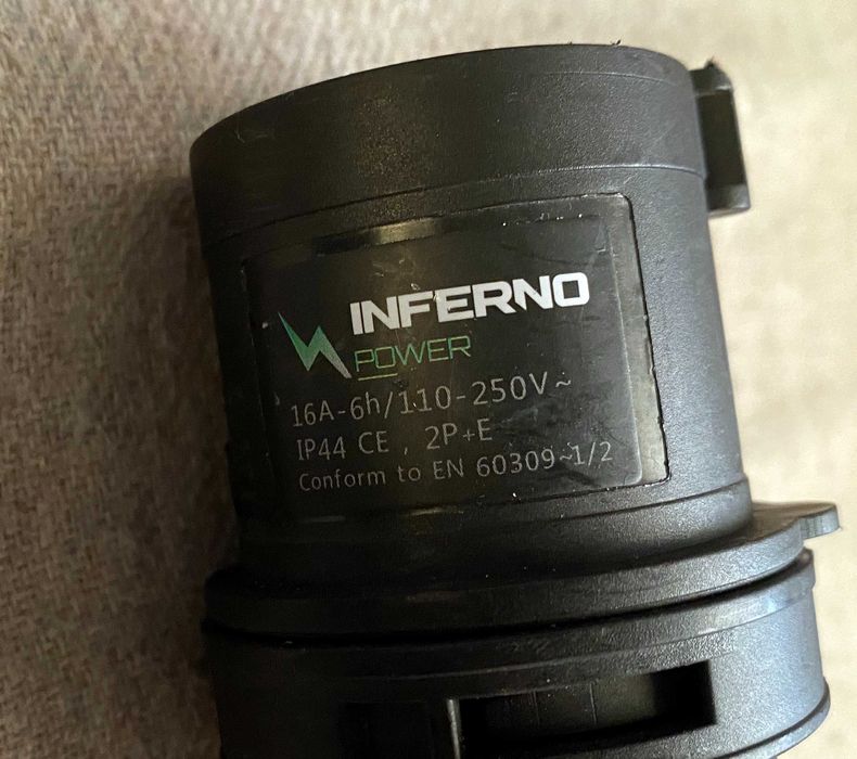 Încărcător portabil EV Inferno Power 230V 10A 16A comutabil, IP66