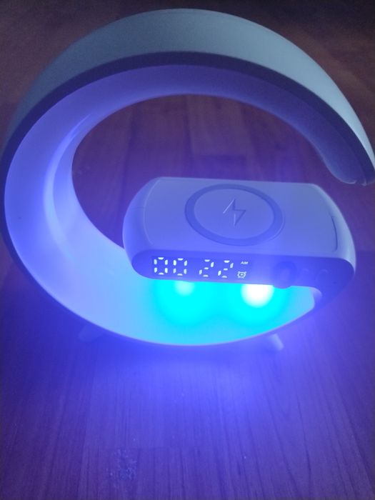 Lampă LED + ceas digital + încărcare wireless – 3 în 1