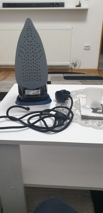 Fier de calcat Russell Hobbs