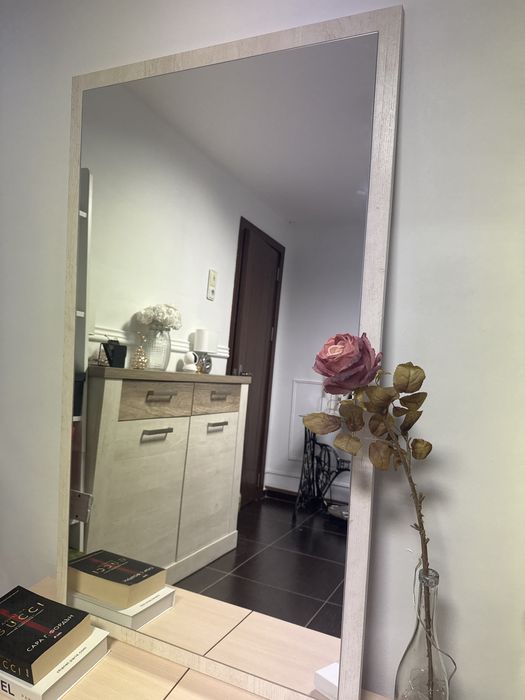 Огледало + две отворени шкафчета