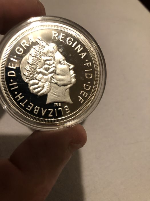 Монети на Принцеса Даяна и Английската Кралица