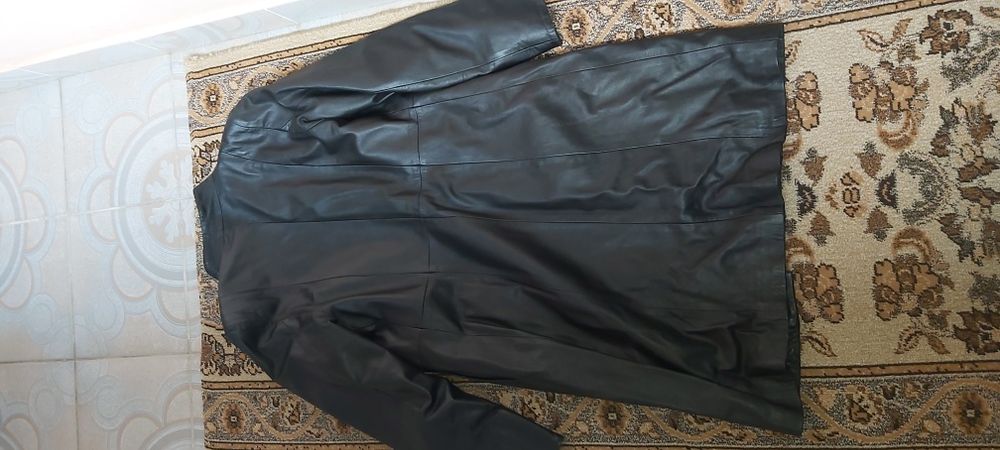 Vînd 2 haini de damă lungi din piele naturală!